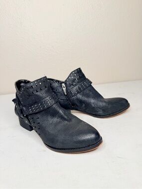 Vince Camuto Calley black leather goth boot